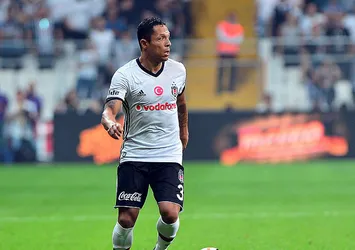 Beşiktaş'ta Adriano Fenerbahçe maçında yok