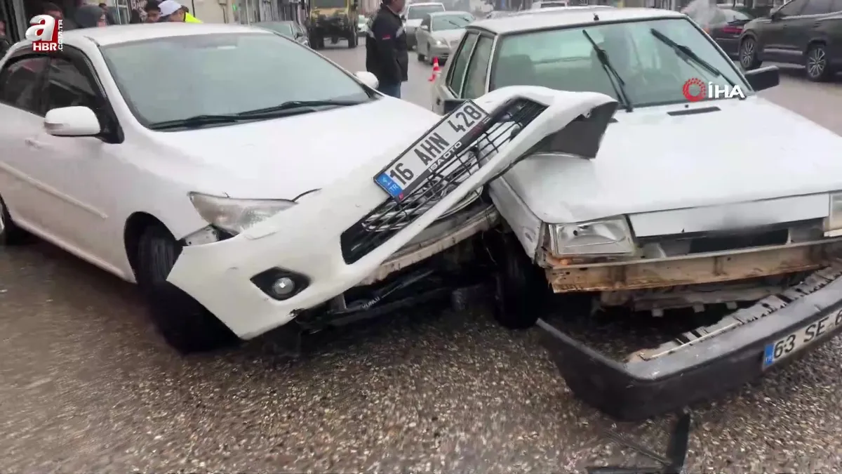 Ceylanpınar'da 2 otomobil çarpıştı