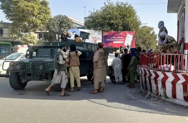 Taliban Afganistan'da bir kenti daha ele geçirdi - 3