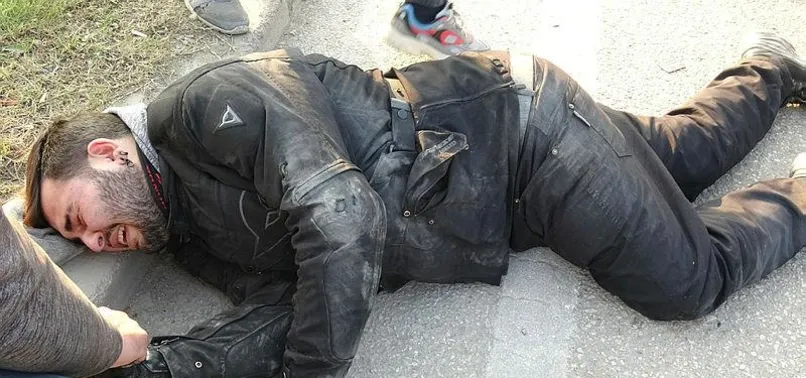 Kaza yapan kuryeden ilginç tepki! İsyan edip ağladı