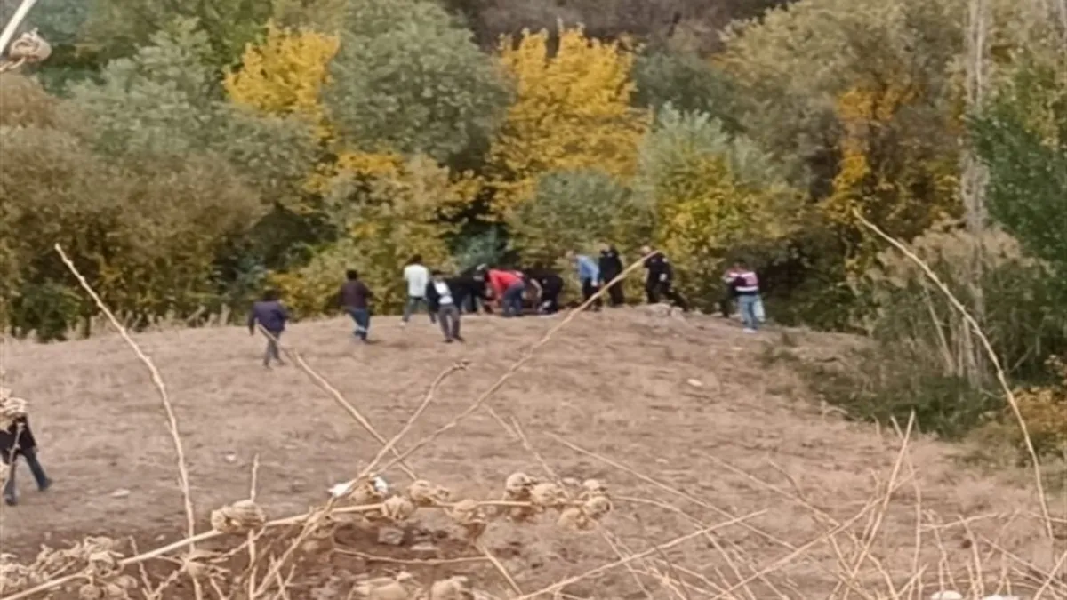 Diyarbakır'da ağaçlık alanda erkek cesedi bulundu