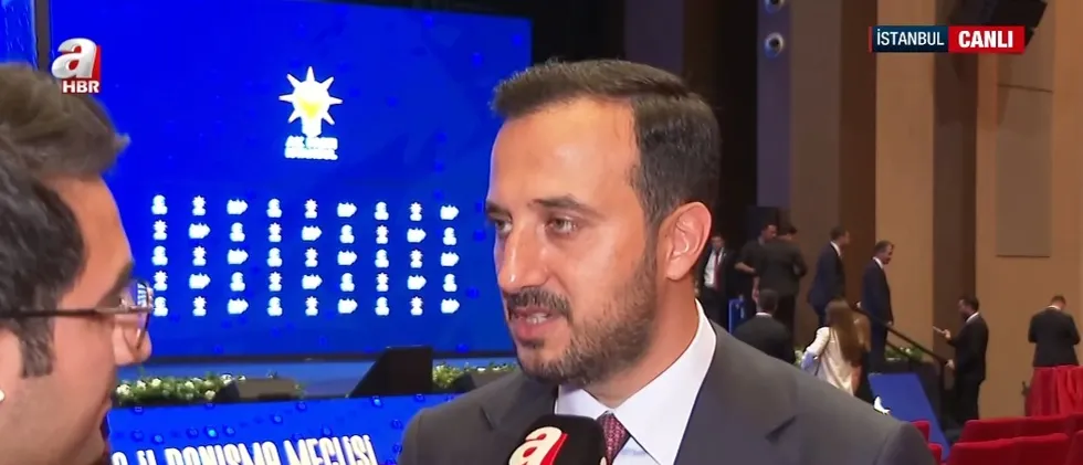 rozetleri-baskan-erdogan-takti-belediye-sayisi-90a-ulasti-ak-parti-milletin-ortak-paydasidir-1785597040799.jpg Rozetleri Başkan Erdoğan taktı: Belediye sayısı 90'a ulaştı: "AK Parti milletin ortak paydasıdır" - 5