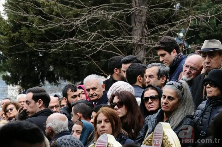 Ayşen Gruda'nın cenazesinden gözler Şener Şen'i aramıştı! Usta sanatçının o görüntüleri ortaya çıktı