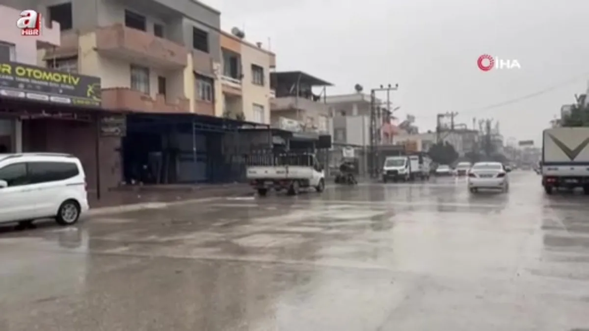 Adana'da yağmur hayatı olumsuz etkiledi
