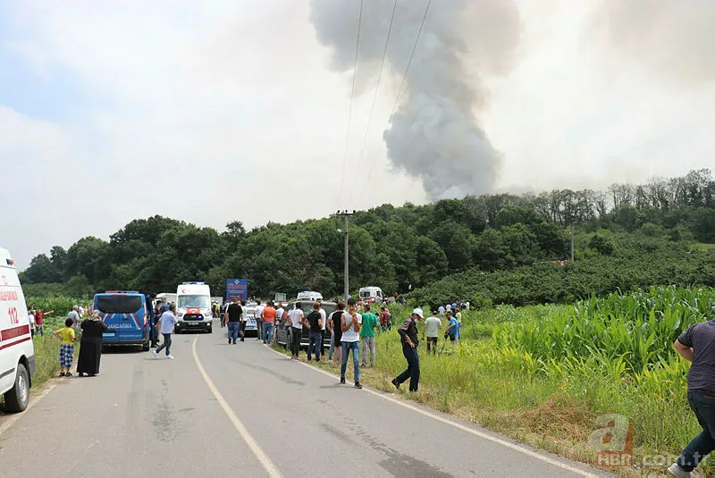 Son dakika: Sakarya Hendek'te havai fişek fabrikasında patlama! A Haber ekipleri patlama bölgesinde! İşte ilk görüntüler 6