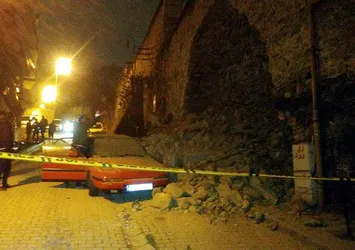 Yıldız Parkı'nda tarihi duvar çöktü