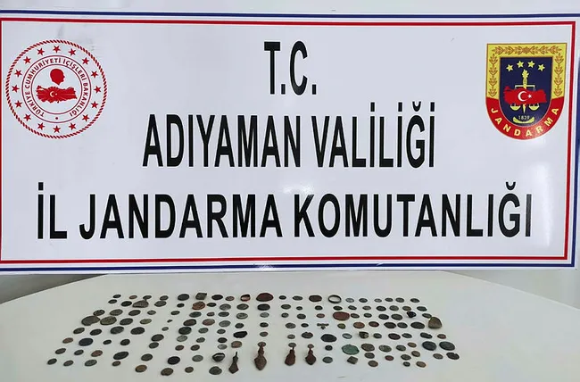 adiyamanda-tarihi-eser-operasyonu-siyah-renkli-poset-ele-verdi-1643809056133.jpg Adıyaman’da tarihi eser operasyonu! Siyah renkli poşet ele verdi - 1