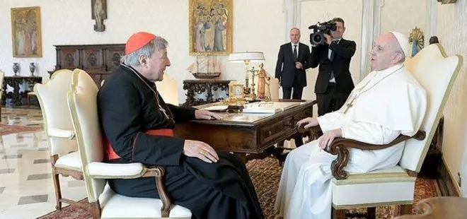 Tacizci Kardinal George Pell Papa ile buluştu