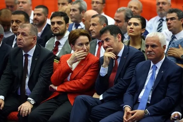 İYİ Partili Ümit Özdağ yine partisini hedef aldı: Meral Akşener bana birini yollayıp parti kurmamı istedi