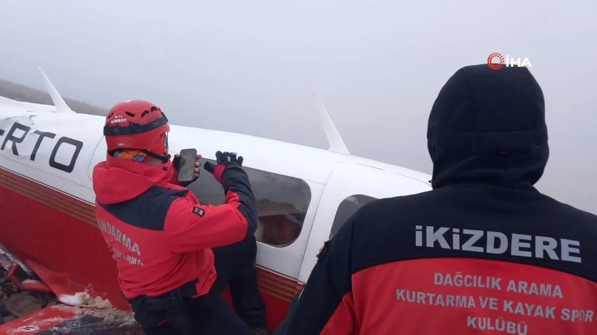 Rize-Bayburt sınırında düşen uçak bulundu! İşte ekiplerin uçağa ulaştığı an