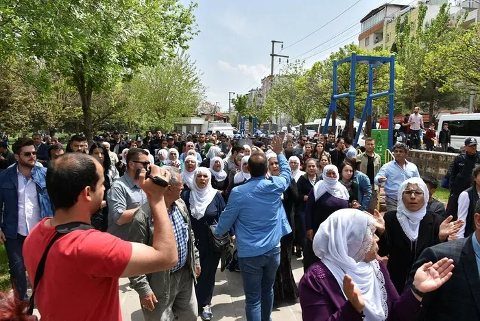 Polisten HDP'li Remziye Tosun'a "devlet" dersi - 1