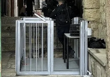 Bütün alçaklıkların ardından İsrail çıkıyor: İşgal, katliam, abluka, terör... | İşgalciler Mescid-i Aksa'nın kapılarına demir bariyerler kurdu