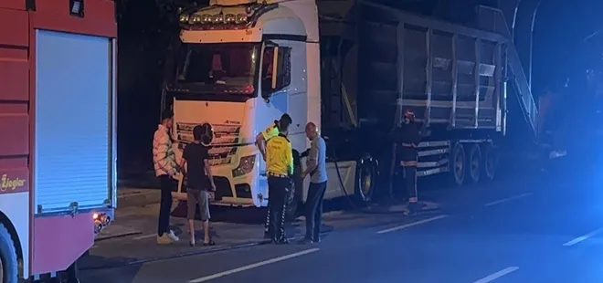 Sakarya'da demir yüklü TIR alev aldı