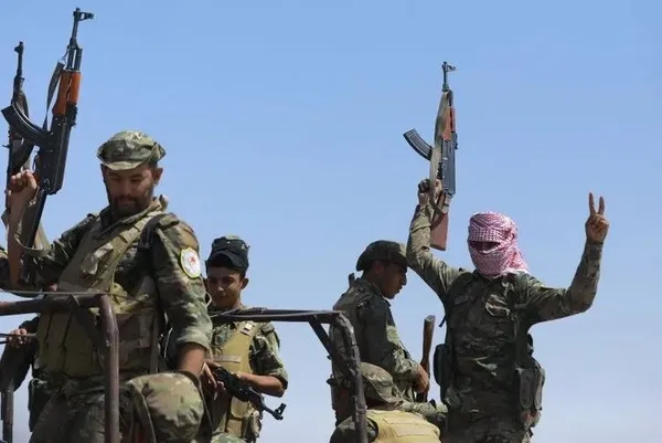 abdnin-kanli-teror-oyunu-iste-pkkli-teroristlerin-elindeki-o-silah-1703836859960.jpeg ABD'nin kanlı terör oyunu! Aralarında çocukların da bulunduğu PKK'lılara silah eğitimi verdiler - 8