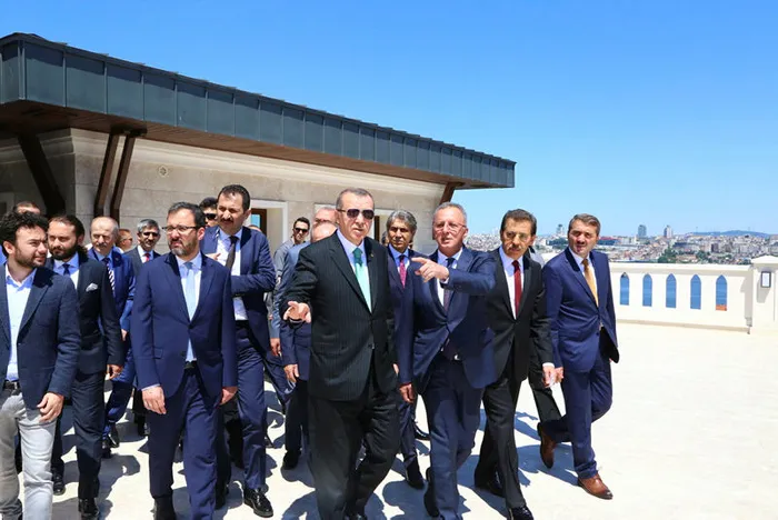 Erdoğan yeniden yapılan okulunu ziyaret etti - 1