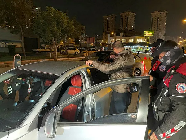 Adana’da hareketli gece! 2 bin polis görevde! Çok sayıda şüpheli yakalandı
