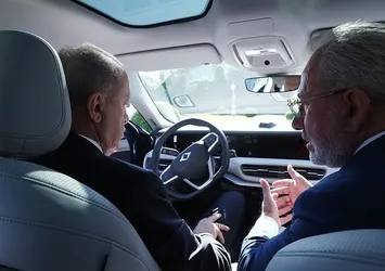 Başkan Erdoğan'dan Togg'un yeni modeli T10F ile test sürüşü! "Maşallah barekallah"