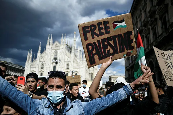 italyada-israile-protesto-sokaklara-dokulduler-1620938508697.jpg İtalya'da İsrail'e protesto! Sokaklara döküldüler - 1