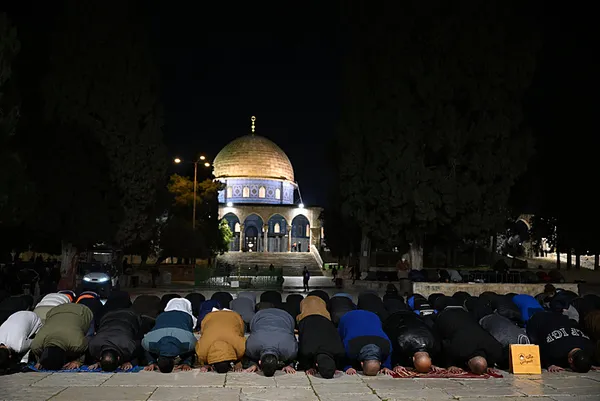 mescid-i-aksada-ilk-teravih-namazi-muslumanlar-akin-etti-1710101031524.jpg Mescid-i Aksa’da ilk teravih namazı! Müslümanlar akın etti... - 2