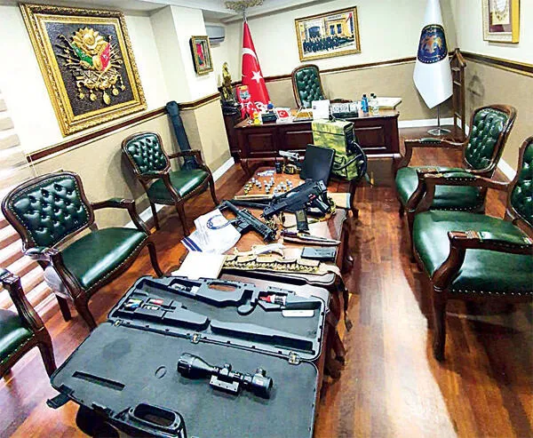 Telsiz kodlu eskortlu dolandırıcı: 10 milyon liralık vurgun yaptı! Sauna ve havuz bile var - 3