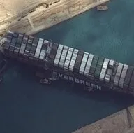 Süveyş Kanalı’nda sıkışan gemi için bugün büyük gün! İkinci skandal: Korsan alarmı