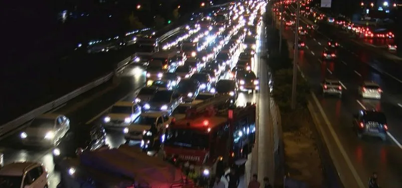 Maltepe'de trafik kazası! Durma noktasına geldi...