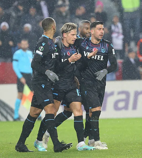 Gecenin kazananı Türkiye! Trabzonspor 1-0 Basel MAÇ SONUCU-ÖZET