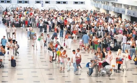 Rus turistte tüm zamanların rekoru! Antalya’da geçen yılın toplam rakamı 10 ayda aşıldı