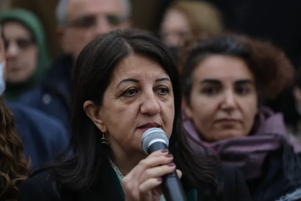 HDP Eş Başkanı Pervin Buldan’dan 6’lı masaya salvolar: Yanımızda görünmeyin deyip oy istiyorlar