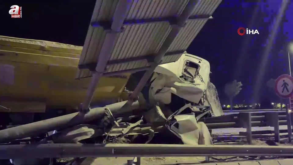 Kayseri’de TIR bariyerlere girdi: 1 yaralı