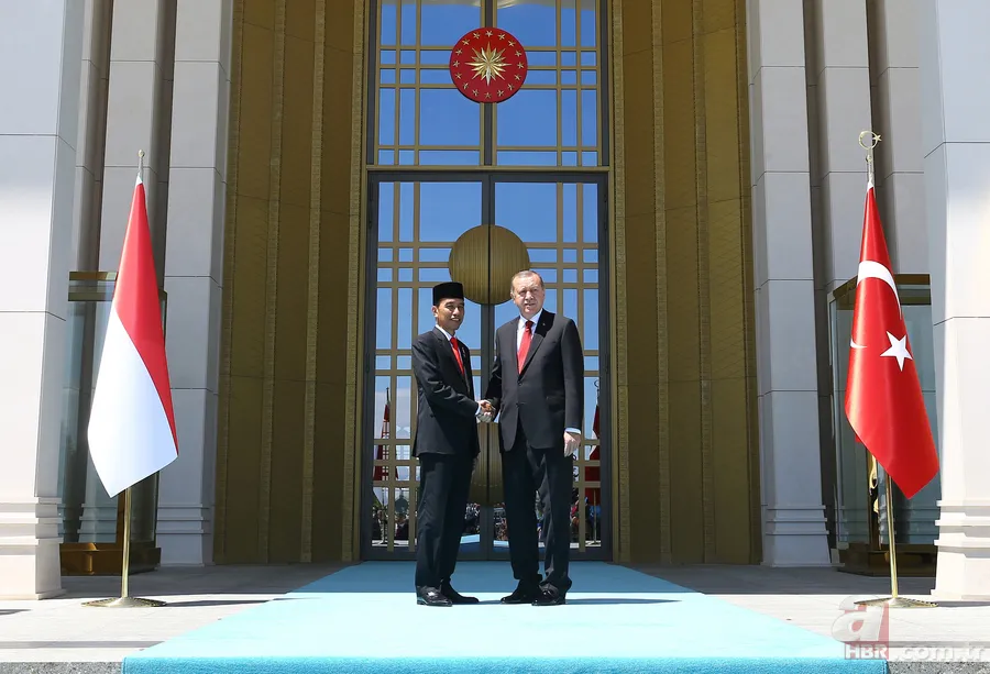 Erdoğan ve Widodo, Külliye'nin balkonunda özçekim yaptı 16