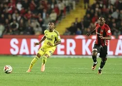 Fenerbahçe kritik karşılaşmada Gaziantep FK'ya karşı: Muhtemel 11'ler ve maç saat kaçta hangi kanalda?
