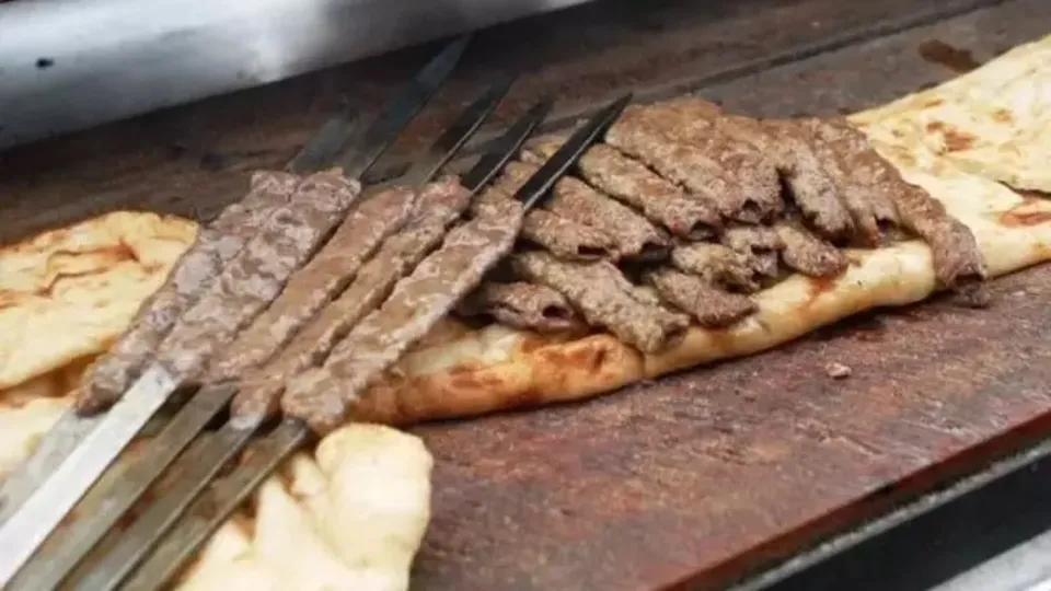 Burdur’un tescilli ürünü: Şiş köftesi!