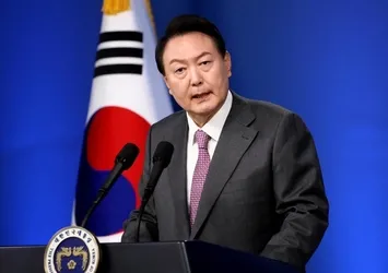 Güney Kore'de bir ilk! Devlet başkanlığı görevinden uzaklaştırılan Yoon Suk Yeol tutuklandı: İfade vermeyi reddetti