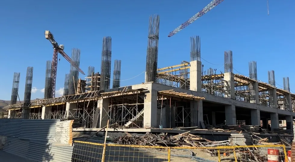 Yüksekova'da sağlık yatırımı yükseliyor! 100 yataklı hastanede ikinci kata geçildi - 1