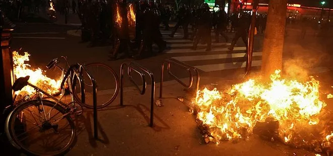 Fransa’da gençler de sokağa indi! Paris sokaklarını ateşe verdiler! Emeklilik reformuna karşı eylemler büyüyor...