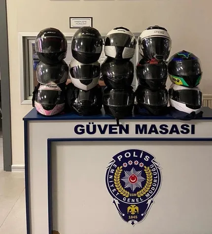 siparis-uzerine-hirsizlik-motosiklet-kasklarini-calan-cete-kiskivrak-yakalandi-1592390196818.jpg 'Sipariş üzerine' hırsızlık! Motosiklet kasklarını çalan çete kıskıvrak yakalandı - 1
