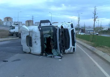 Tuzla'da atık su tankerleri kaza yaptı