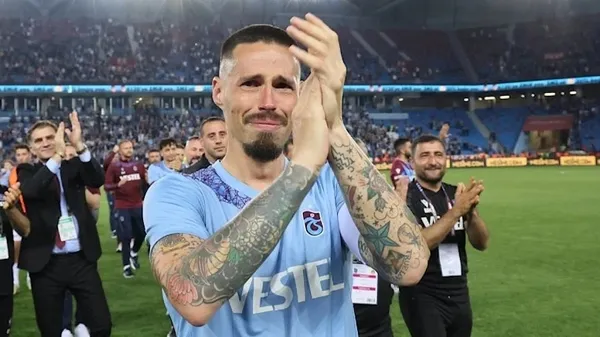 trabzonspordan-futbolu-birakan-marek-hamsike-tesekkur-plaketi-1686001220178.jpeg Trabzonspor'dan futbolu bırakan Marek Hamsik'e teşekkür plaketi! - 1