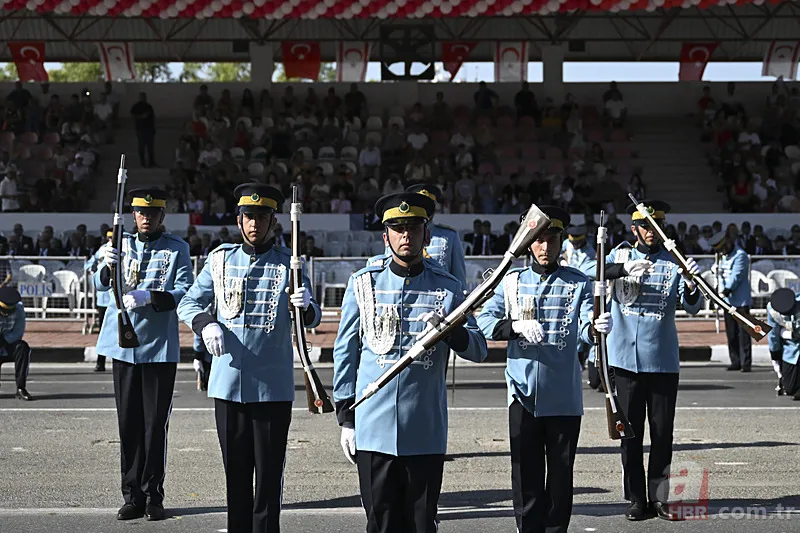 Doğu Akdeniz'de Türk'ün günü! 50 gemiyle gövde gösterisi! Amiral Gemi TCG Anadolu KKTC'de 19