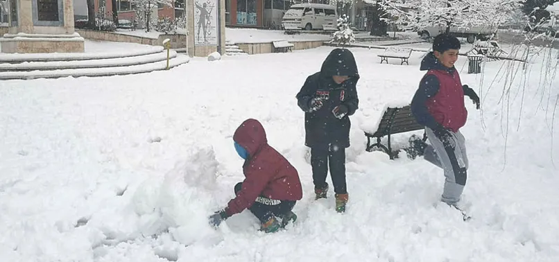 Denizli'de eğitime kar engeli! 2 ilçede eğitime ara verildi