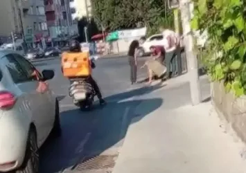 Karısını takip eden adamı dakikalarca dövdü!