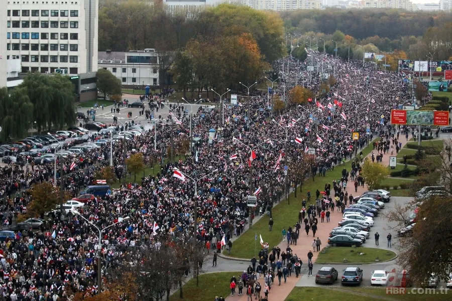 Lukaşenko'ya verilen istifa süresi doldu! Belarus sokakları yeniden karıştı 21