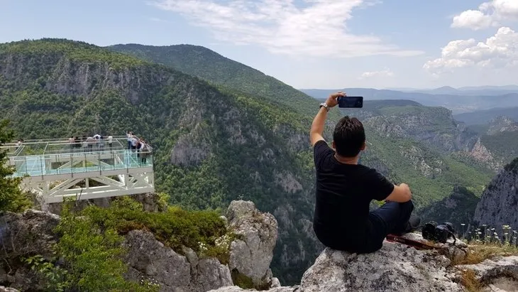 Burası Türkiye!.. 450 metre yükseklikte bulunan cam terasta bayram yoğunluğu