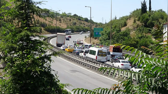 Bayram tatilinin son gününde trafik yoğunluğu! Kuyruğun başı var sonu yok - 3
