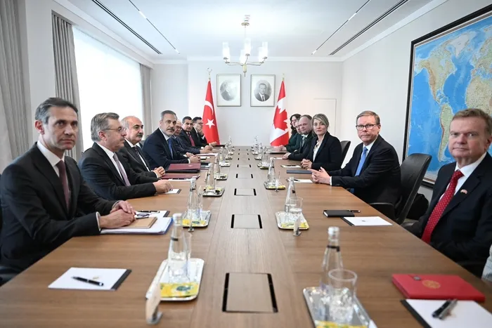 turkiye-ile-kanada-arasindaki-ticaret-hacmi-buyuyor-hedef-5-milyar-dolar-1715795414087.jpg Türkiye ile Kanada arasındaki ticaret hacmi büyüyor! Hedef: 5 milyar dolar! - 2