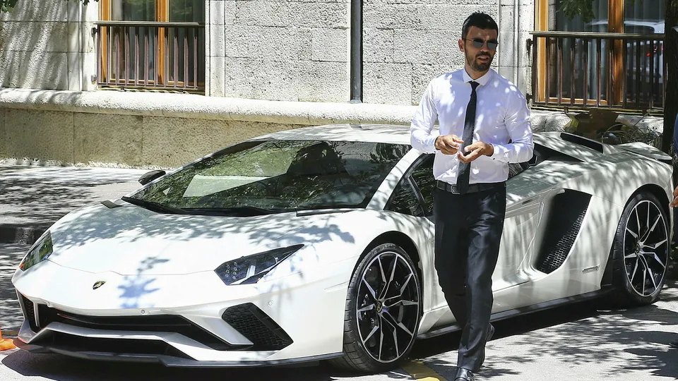 Kenan Sofuoğlu Lamborghini Aventador marka otomobilini satışa çıkardı