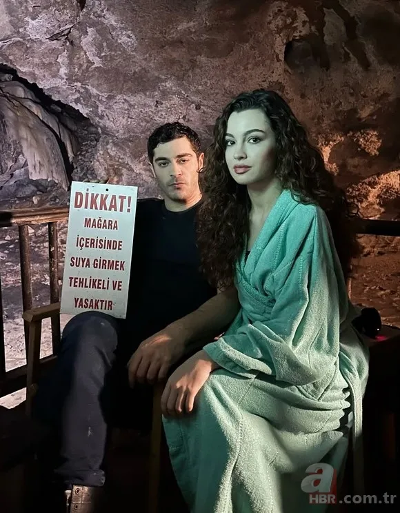 Bir Gece Masalı'nın Canfeza'sı Su Burcu Yazgı Coşkun'un annesi bakın kimmiş! 2