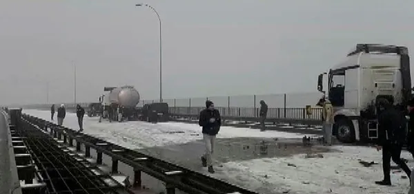 Son dakika: TEM'de kar kazası: Yol trafiğe kapandı - 1