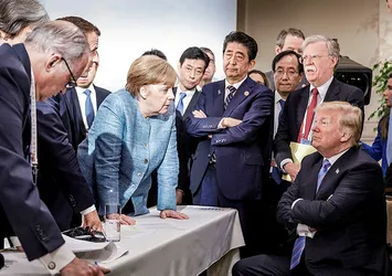 Dünya bu kareyi konuşuyor! G-7 zirvesine damga vuran fotoğraf